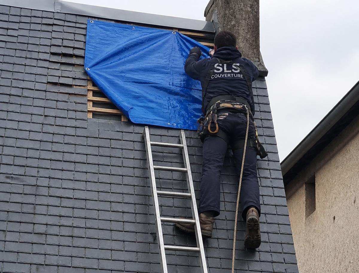 Intervention d'urgence de SLS Couverture sur une toiture endommagée à Navarrenx